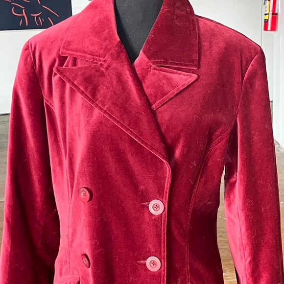 Burgundy velvet full length trenchcoat - Picture 11 of 13